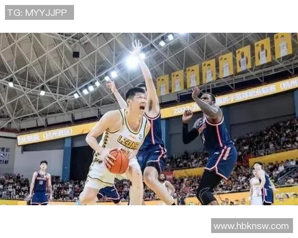 深圳足球队在冠军赛中的灵活战术与团队配合分析 深圳足球队在冠军赛中的灵活战术与团队配合分析