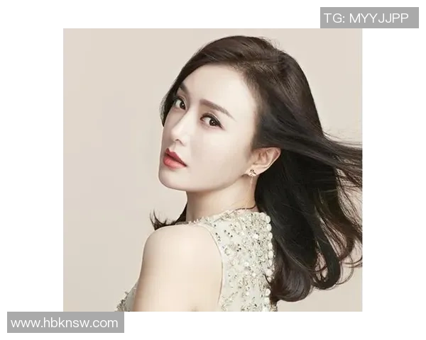 秦岚与足球明星亲密合影展现运动魅力与时尚风采的精彩瞬间 秦岚与足球明星亲密合影展现运动魅力与时尚风采的精彩瞬间